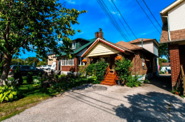 $910,000 in the Danforth, $865,000 in Mimico: What these houses got – Toronto Star
