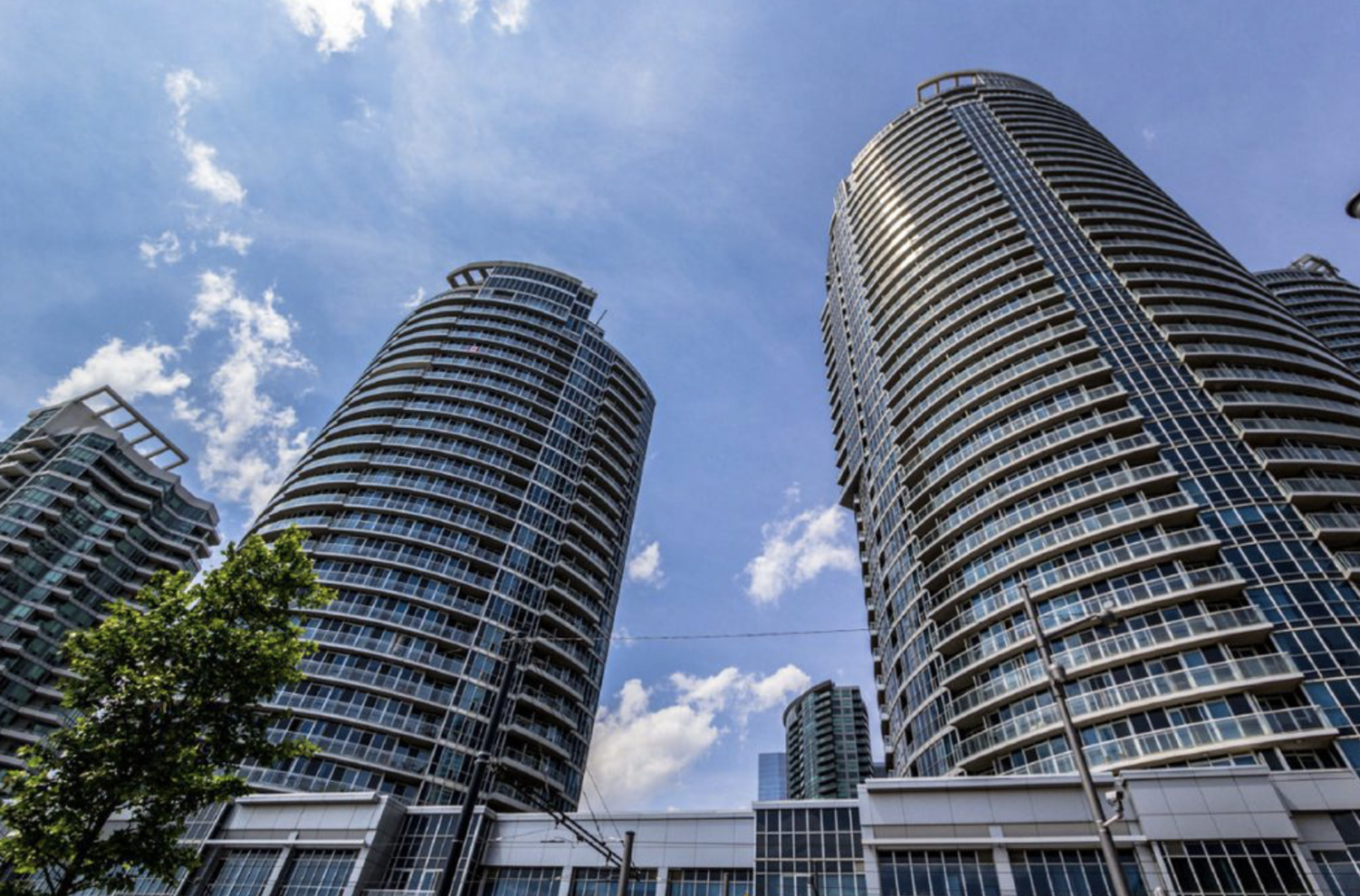 $795,000 in Harbourfront, $330,000 in Mississauga: What these condos got – Toronto Star
