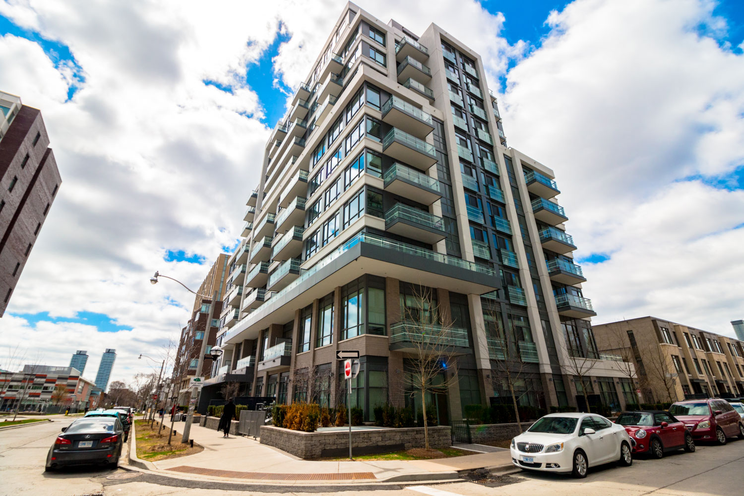 200 Sackville St. 906, Toronto Ipekian Real Estate