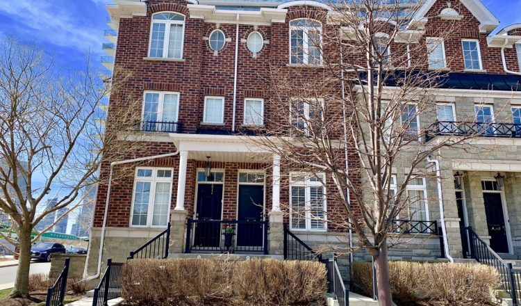 Updated Toronto townhouse finds pricing sweet spot at under $1-million