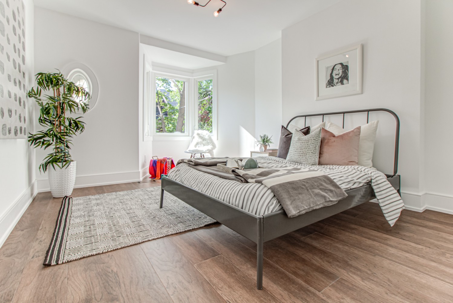 28 Aberdeen Ave - Bedroom