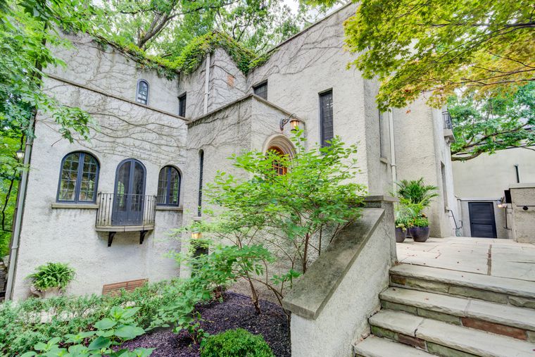Modernist Moore Park landmark draws $ 5.9-million bid