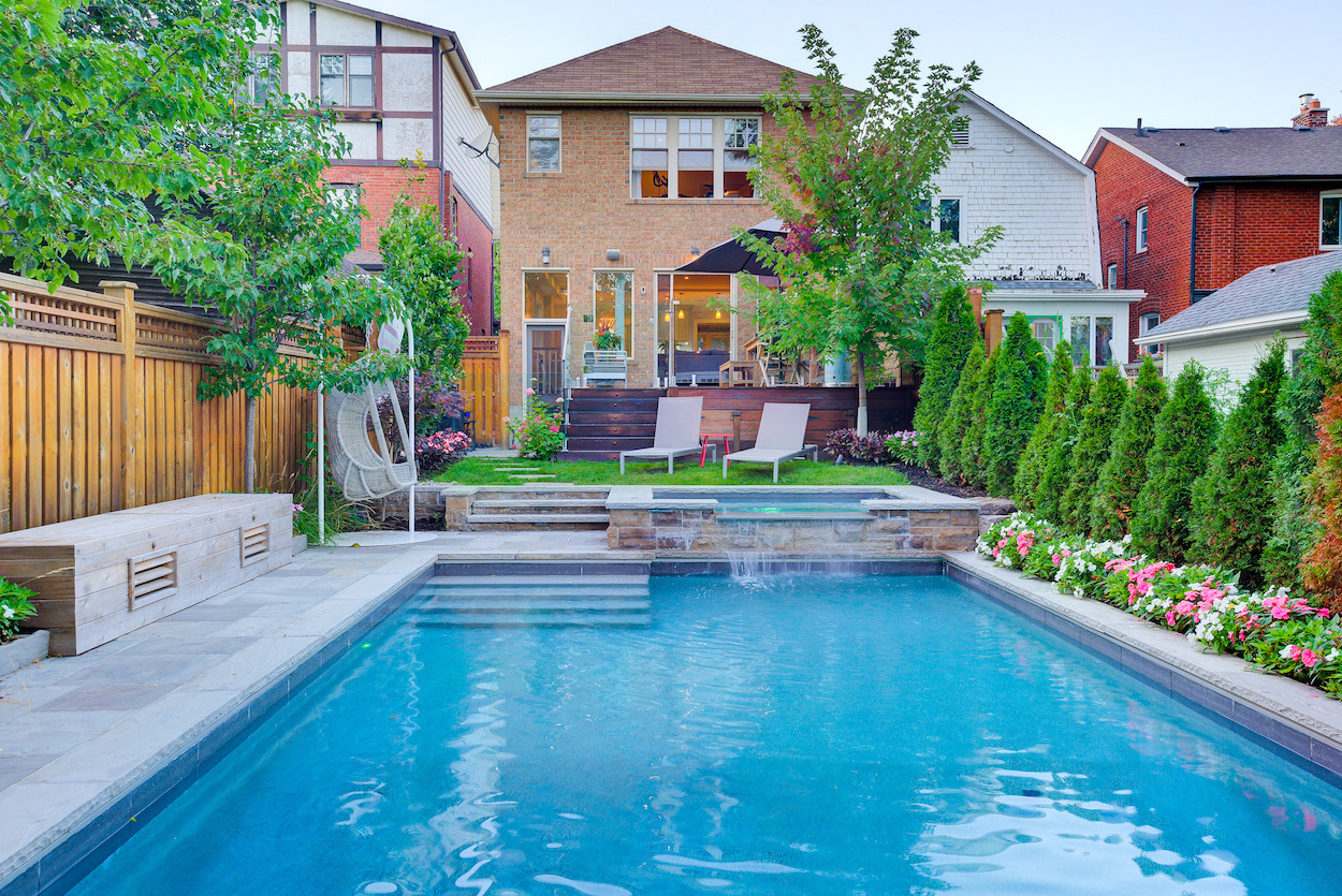 Home with a pool in Toronto makes a splash, flushing out six offers