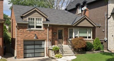 Second bidder takes Toronto house after first offer falls through on financing