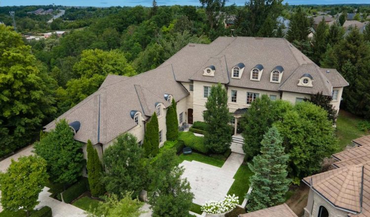 Home of the Week: Luxury estate in Vaughan is designed for a party in the front, and work at the side