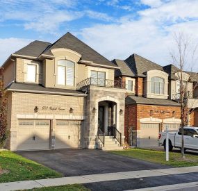 689 Yarfield Cres., Newmarket