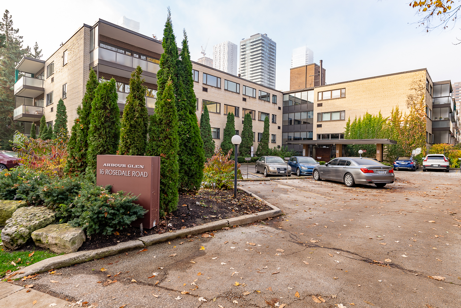 Co-op apartment along the Rosedale Ravine gets two offers