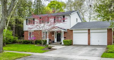 Mississauga house with a pool soaks up five bids and an extra $87,000 before summer