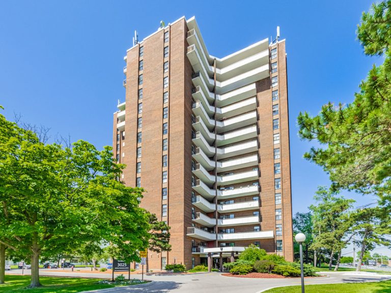 3025 Queen Frederica Dr 1007