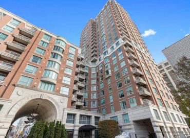 38 Avenue Rd 1802, Toronto